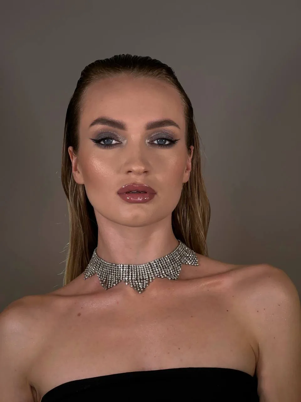 Профессиональный макияж для фотосессии от визажиста. Работа с моделью, создание образа.